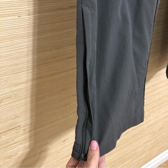 Cabela’s Outdoor Gray Nylon Convertible Zip Off Pants Size 12 - Picture 4 of 7